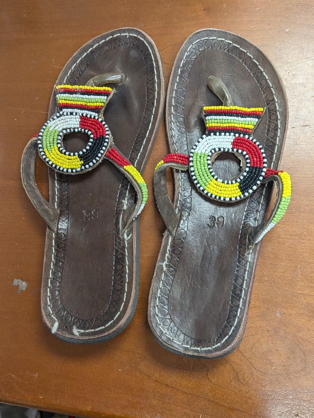 Brown Beaded Circle Toe-Loop Sandals - Multicolor Accent